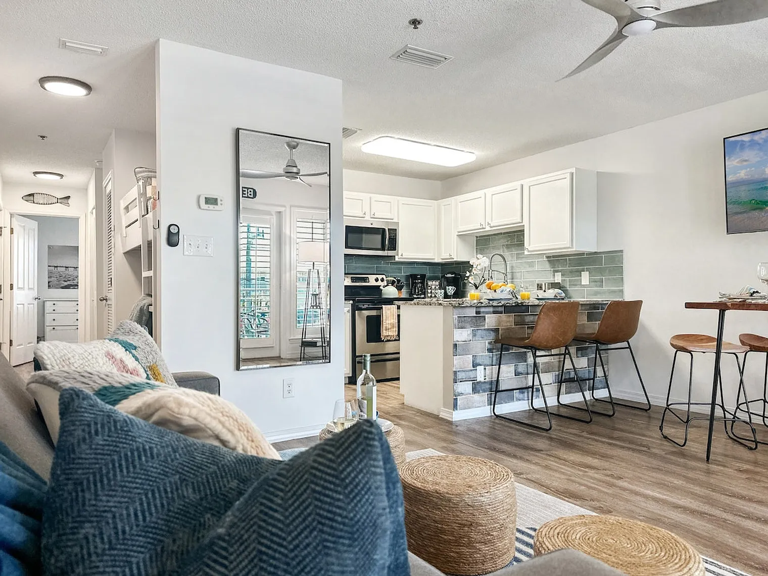 1 bed, 1.0 bath, 699 sqft, $8,387 — Photo 1