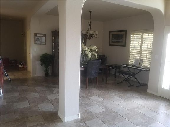 2nd image of 11412 Menlo Ave