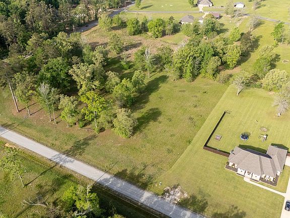 2nd image of 105 Lecoude Rd