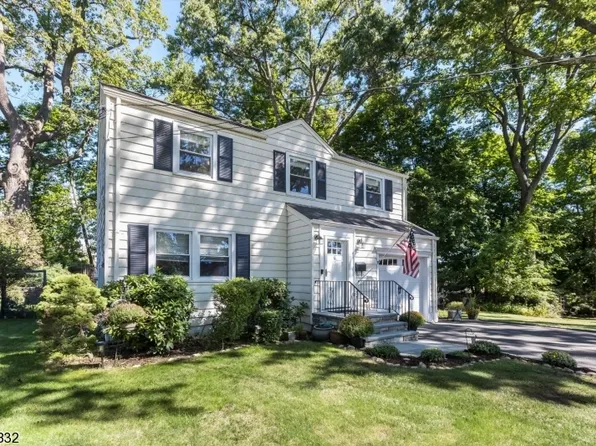 9 Clover Ln, Verona Twp., NJ 07044