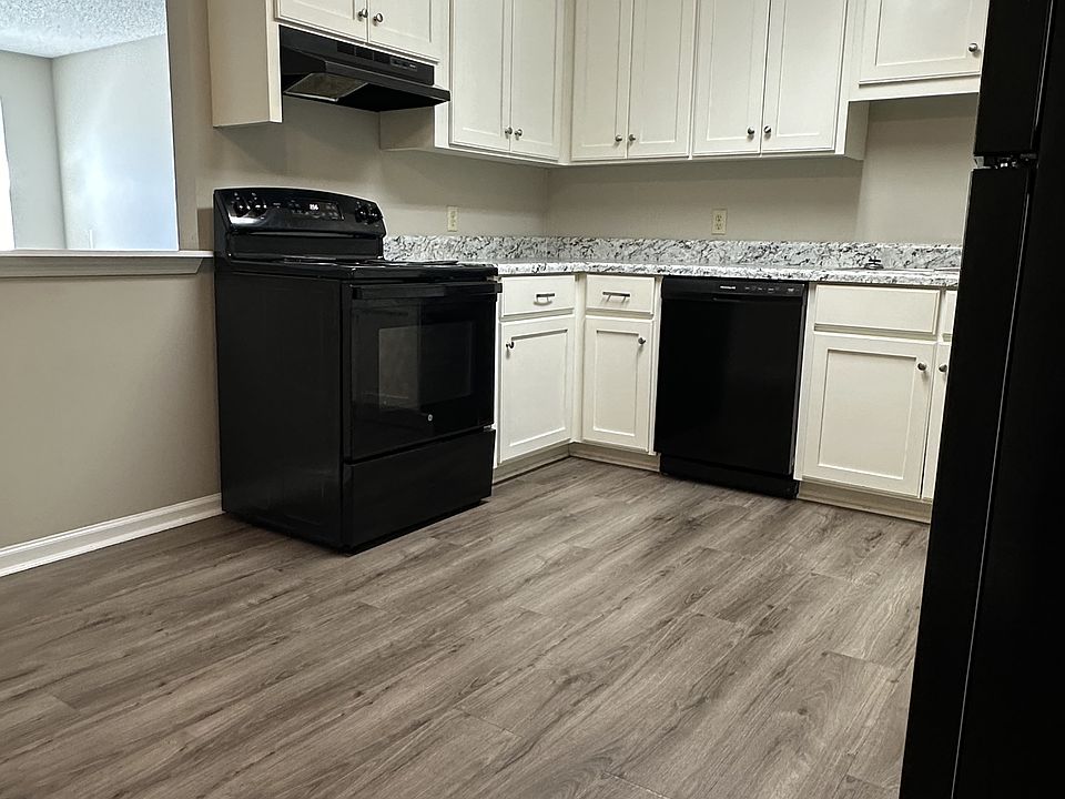 1st image of 315 20th St E #B8