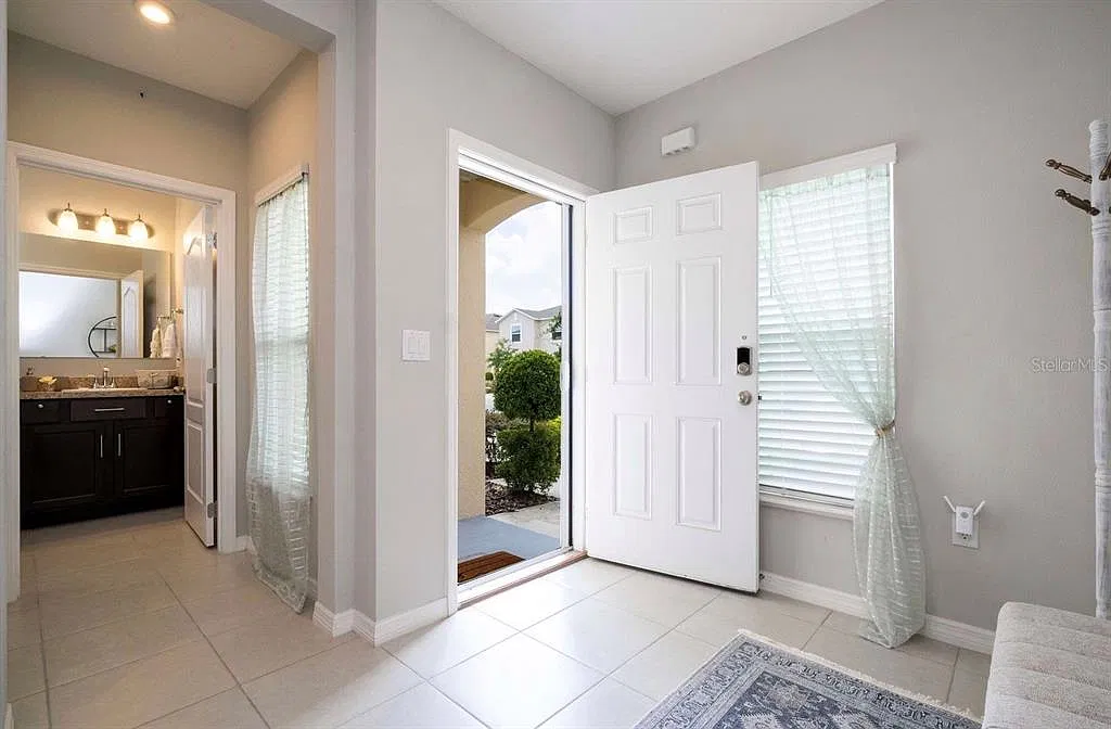 3 bed, 2.5 bath, 1762 sqft, $2,500 — Photo 2