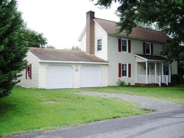 320 Howard St, Urbanna, VA 23175