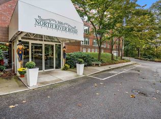 300 River Rd APT 501, Manchester, NH 03104