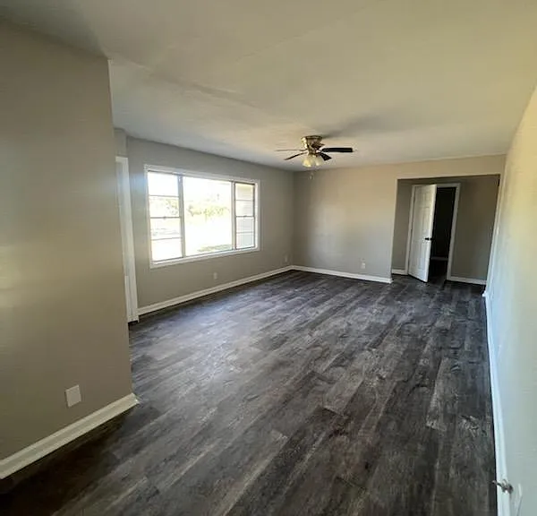 1013 W Spanish Camp Rd — Photo 2