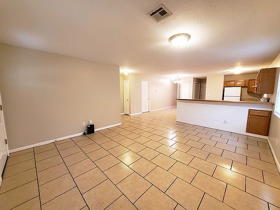 3rd image of 1020 E 11th St