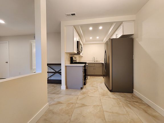 5th image of 408 Burchett St Unit 6