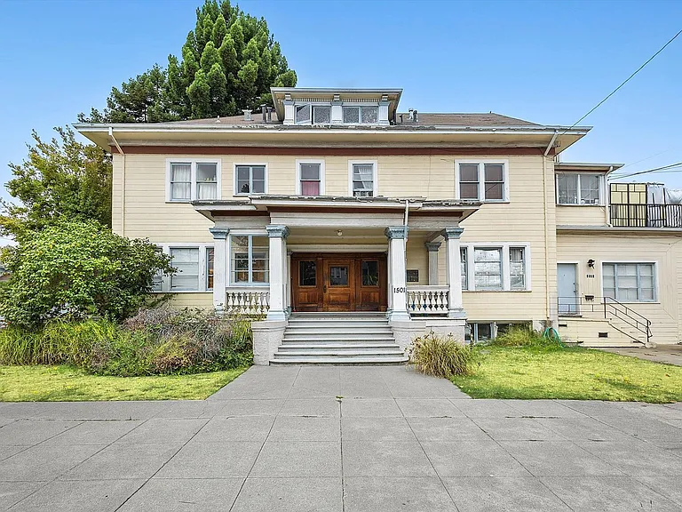 1501 Grand St #D - Studio | 1 bath — Photo 1