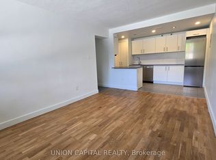 230 Oak St #110, Toronto, ON M5A 2E2