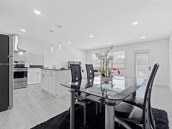 4th image of 12 Richmond Cres #B