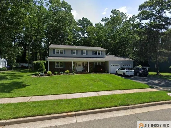 13 Bosko Dr, East Brunswick, NJ 08816
