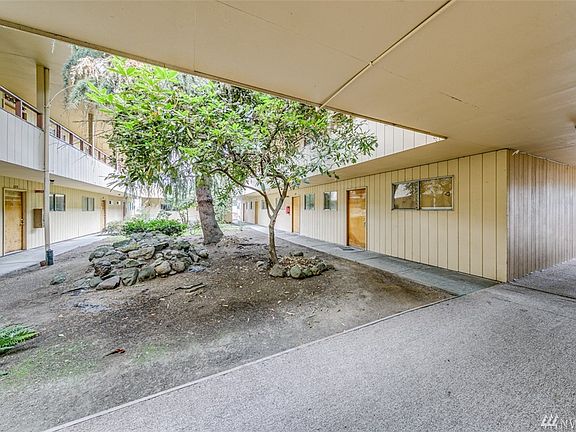 4th image of 805 E 5th St