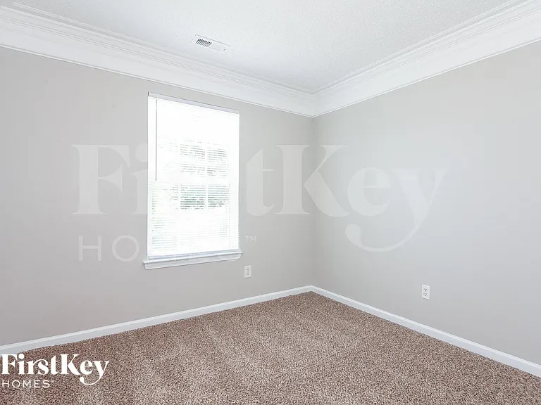 2422 Fairstone Ave — Photo 12