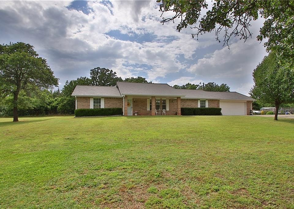 1st image of 14 Horseshoe Ln