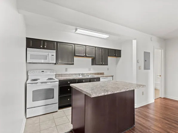 Foxtail Glen on White Pond