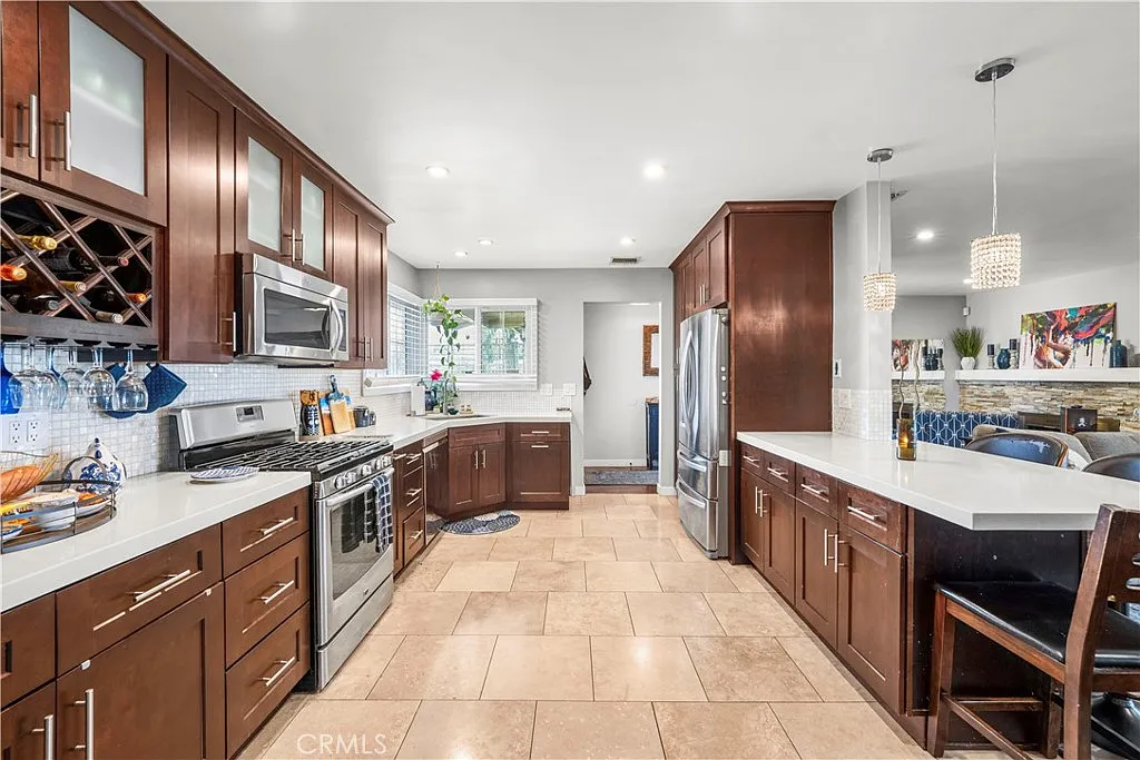 3 bed, 1767 sqft, $4,950 — Photo 4