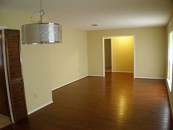 4th image of 5718 Pinewood Springs Dr