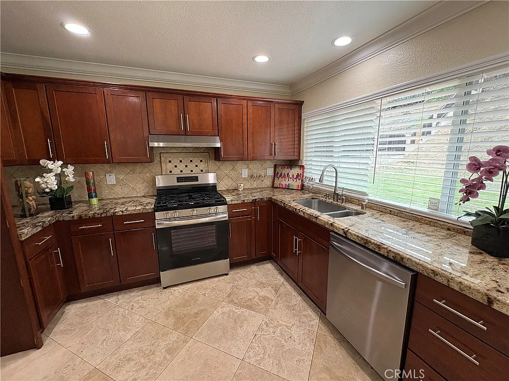 4 bed, 1503 sqft, $4,095 — Photo 4