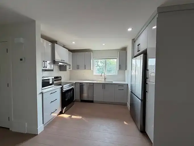 3 bed, 2.5 bath, $2,200 — Photo 2
