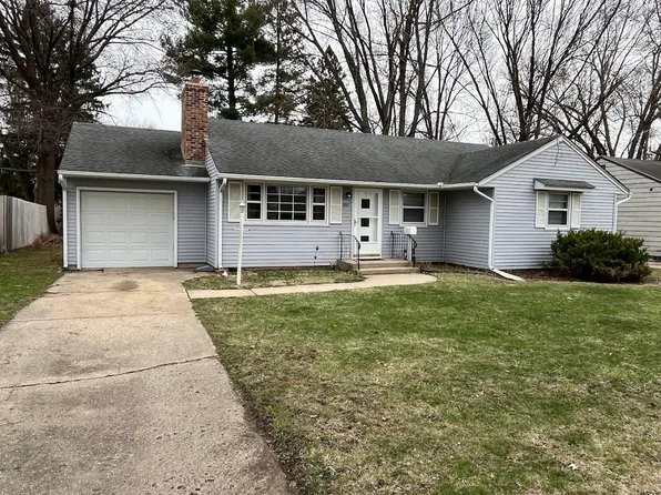 925 Stratford Ave, Rockford, IL 61107