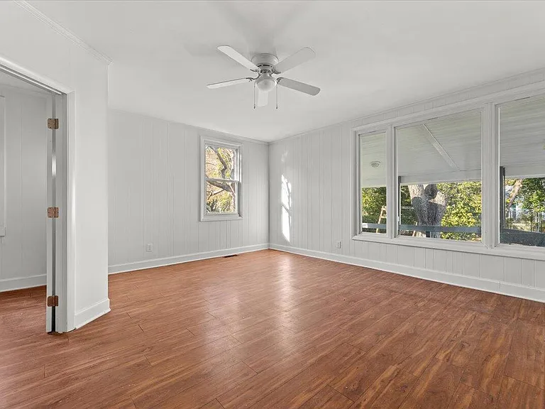 570 Elizabeth Ln W — Photo 12