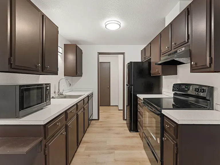 Carmel Apartments — Photo 7