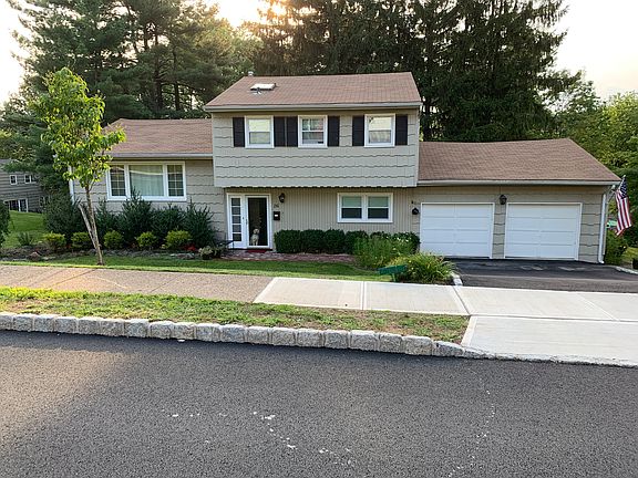 3rd image of 26 Waddington Ave