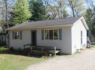 105 Pepperell Ave, Houghton Lake, MI 48629