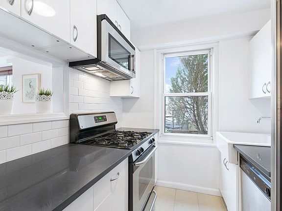 5th image of 101 W 12th St APT 20G