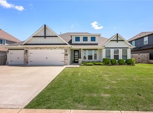 911 Red Maple St, Centerton, AR 72719