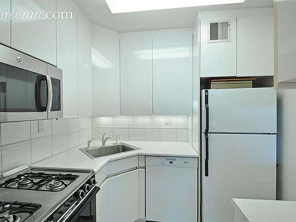 3rd image of 300 E 40th St APT 17H