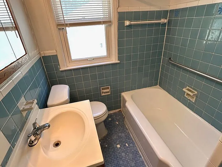 20461 Kingsville St — Photo 15