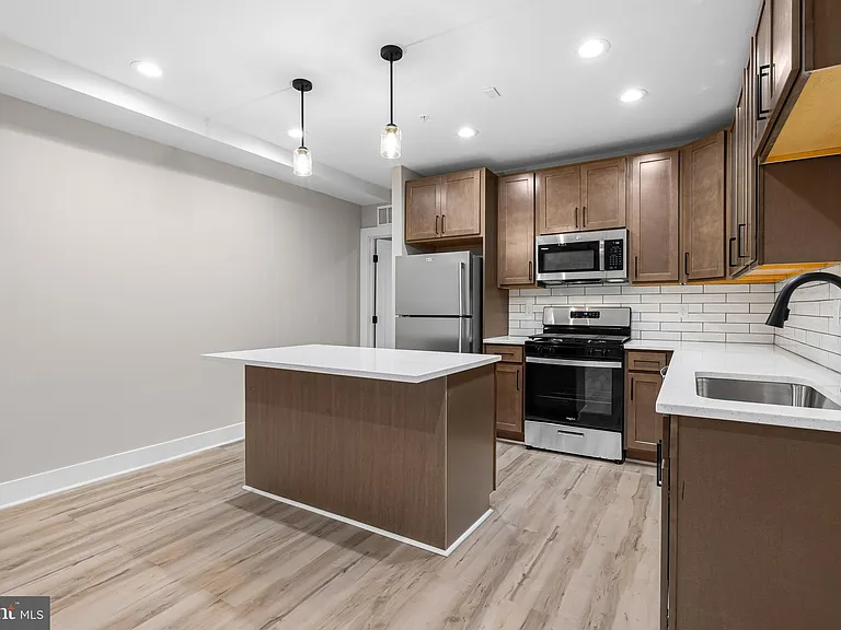 400 S Conkling St #5 — Photo 10