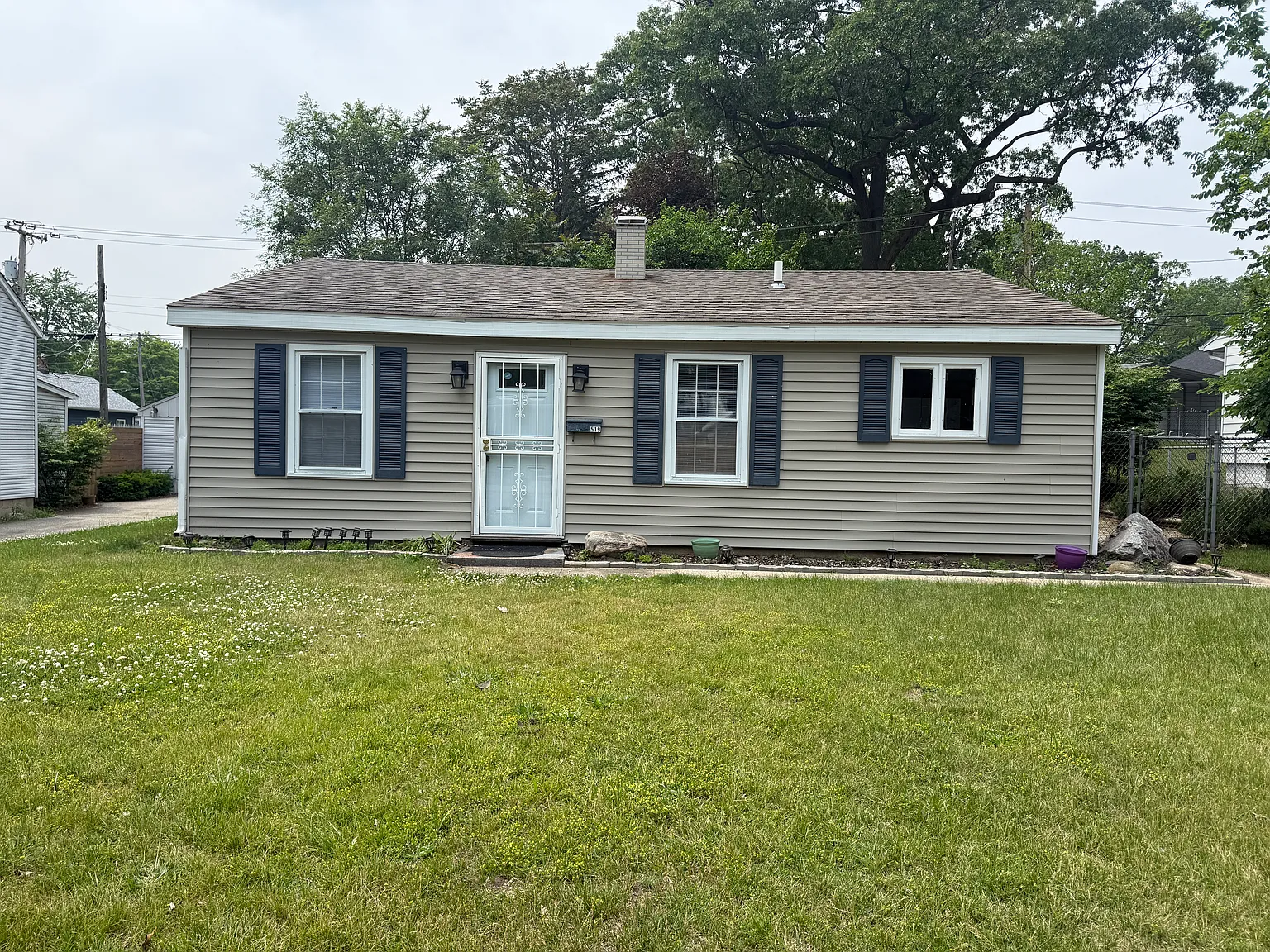 3 bed, $2,500 — Photo 2