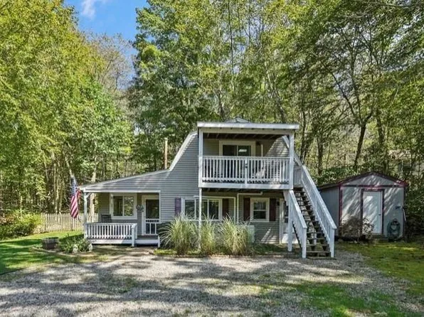 52 E Shore Dr, Exeter, RI 02822