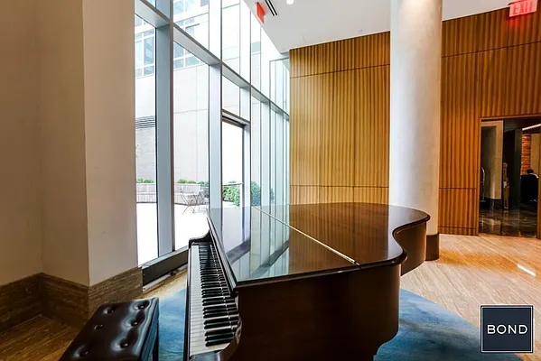 Rented by Bond New York | media 9