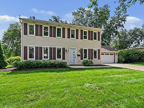 3rd image of 1120 Summit Hills Ln
