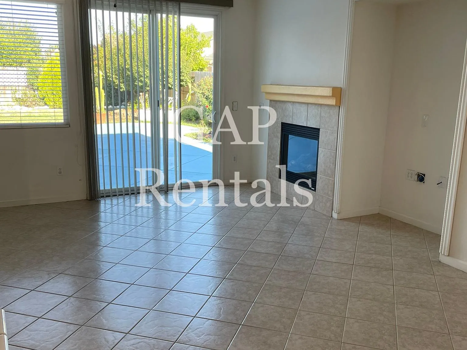 4 bed, 1841 sqft, $2,850 — Photo 2