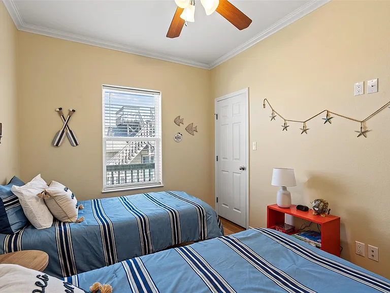 3923 Reeves Dr — Photo 16