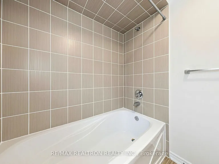 7 Military Ct — Photo 40
