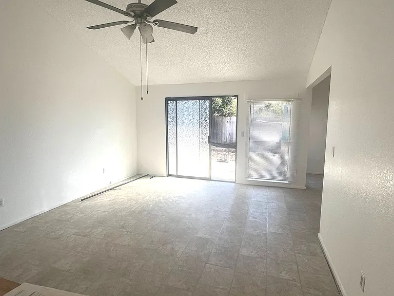10387 S White Rock Rd #B — Photo 7