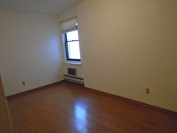 5th image of 182 Downey St