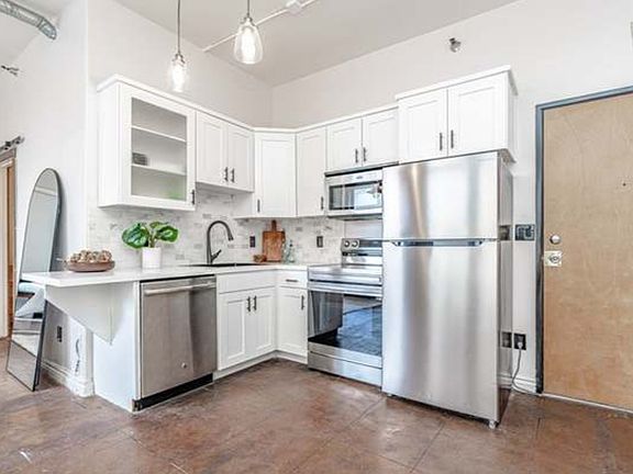 3rd image of 215 W 7th St APT 612