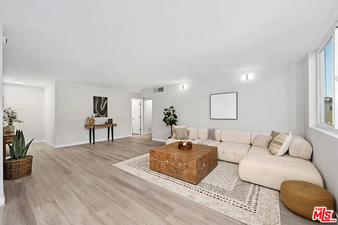 2 bed, 2.0 bath, 1280 sqft, $4,950 — Photo 2