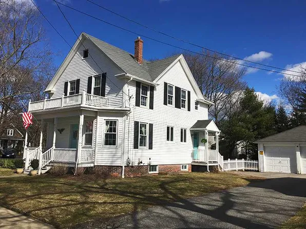 27 Pavilion Ave, Rumford, RI 02916