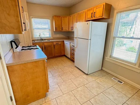 925 S 14th St, Lincoln, NE 68508