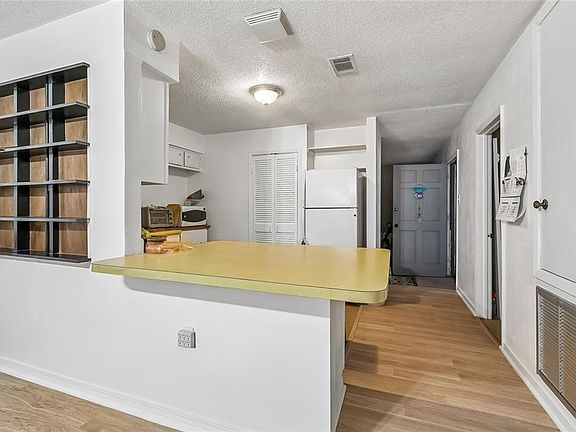 3rd image of 505 Dandelion Dr