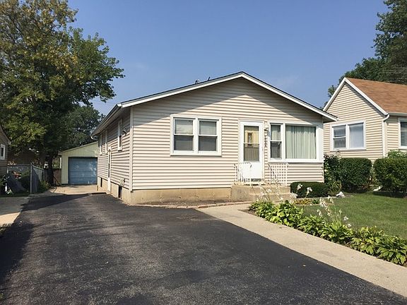 3rd image of 1526 N Park Dr