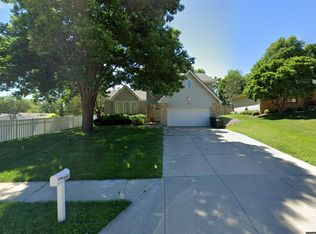 9261 Adams St, Omaha, NE 68127