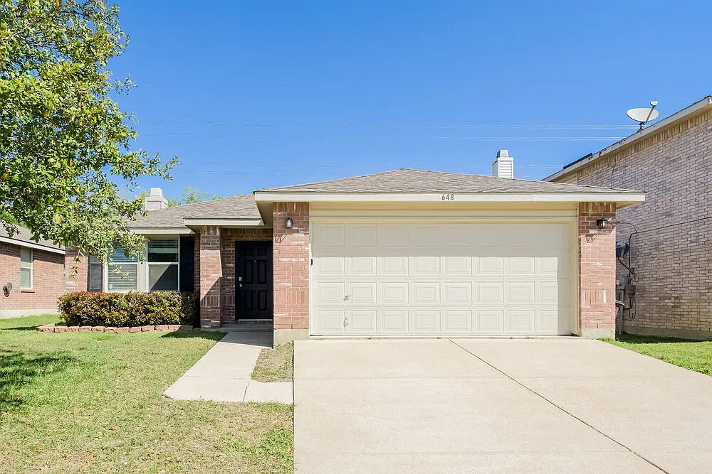 3 bed, 2.0 bath, 1860 sqft, $2,045 — Photo 1